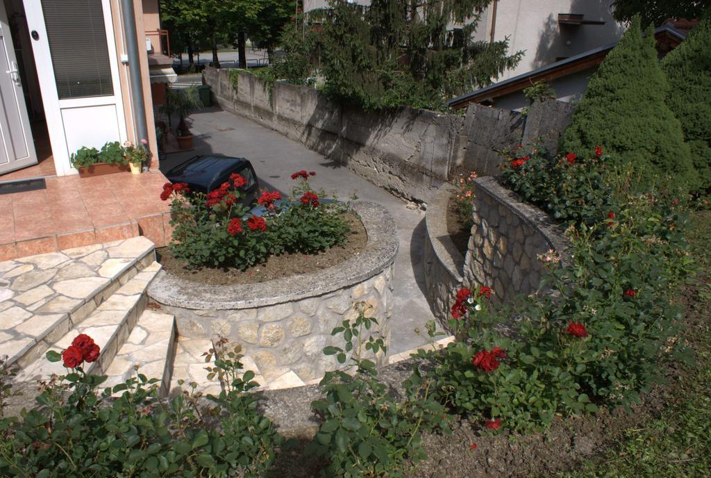 Hostel Jedvaj Крапина Екстериор снимка